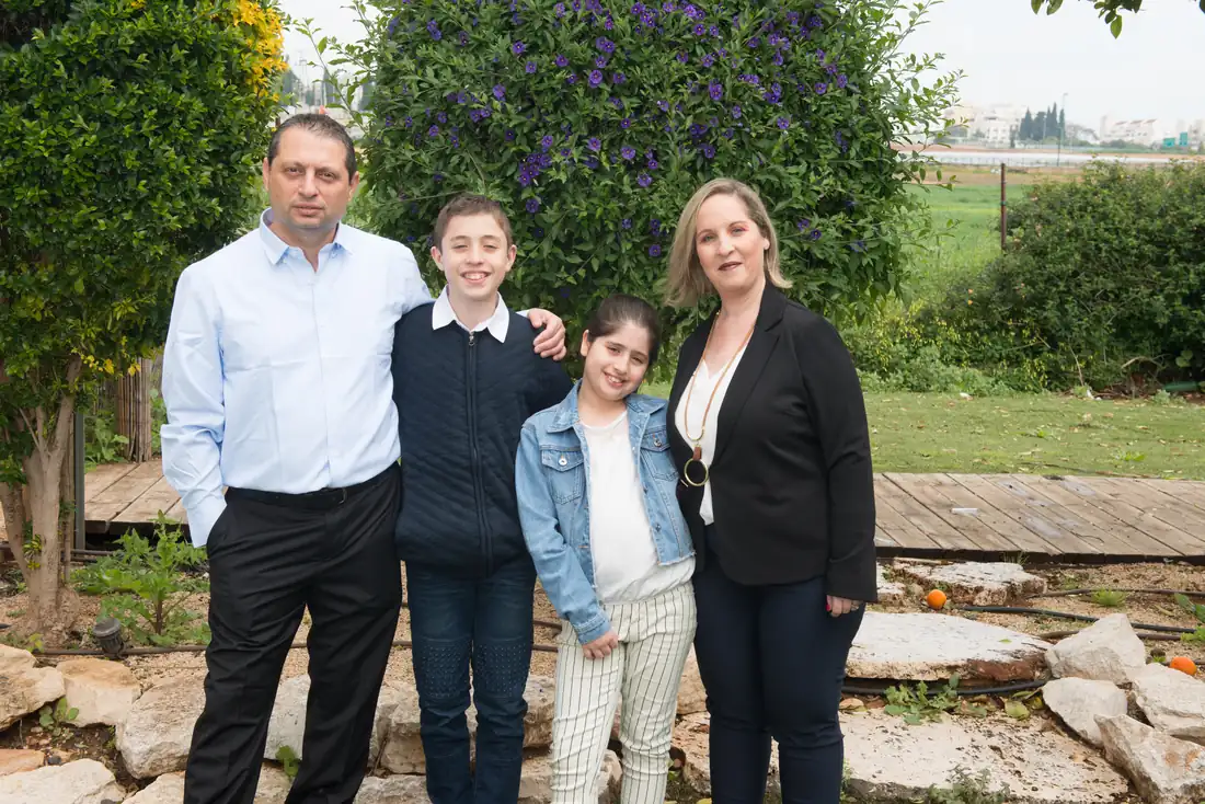 תמונה משפחתית חגיגית ליום הבר מצווה