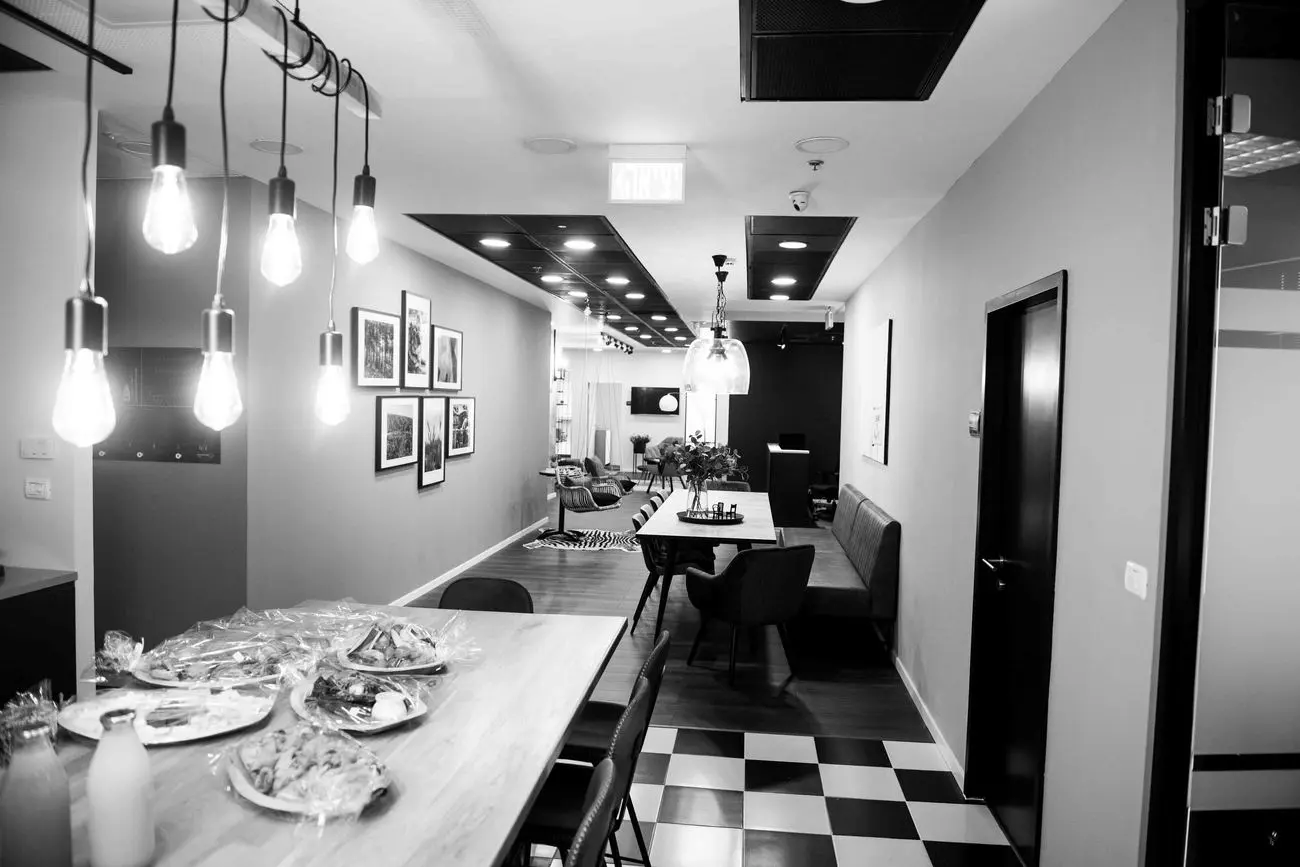 אווירת אירוע בסגנון שחור-לבן